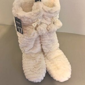 Cozy Booty Houseshoes